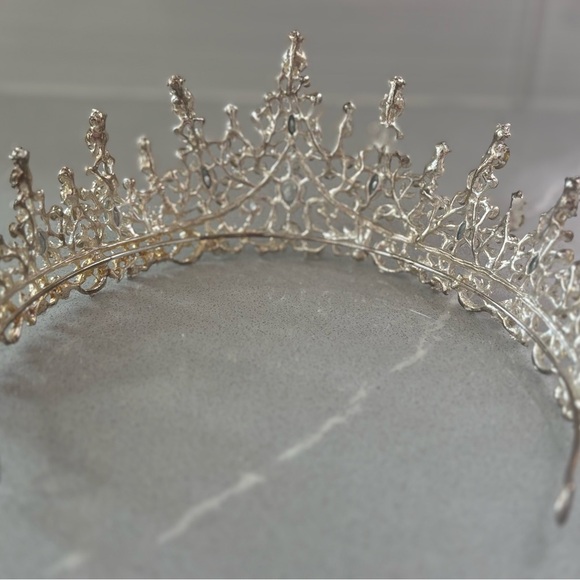Silver Crystal Bridal Tiara Crown - Elegant Hair Accessory main image 4
